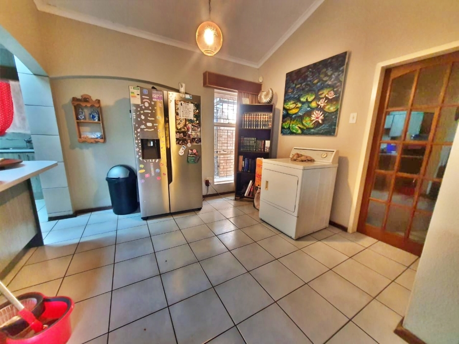 28 Bedroom Property for Sale in Kannoniers Park North West